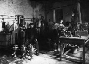 Цех по производству самоваров Тульского патронного завода, 1920г.